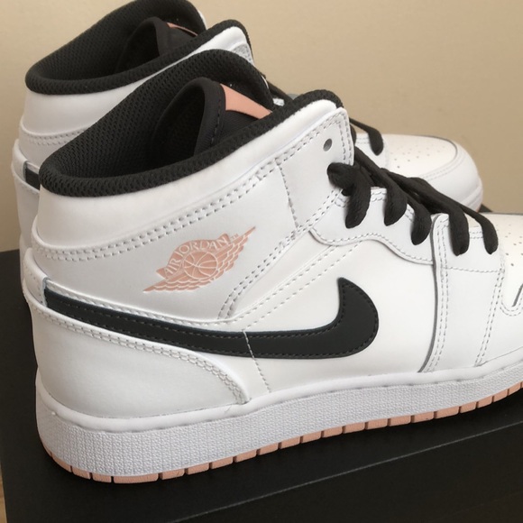 💖🖤NIKE AIR JORDAN 1 MID GS SNEAKERS🖤💖 - Picture 3 of 13